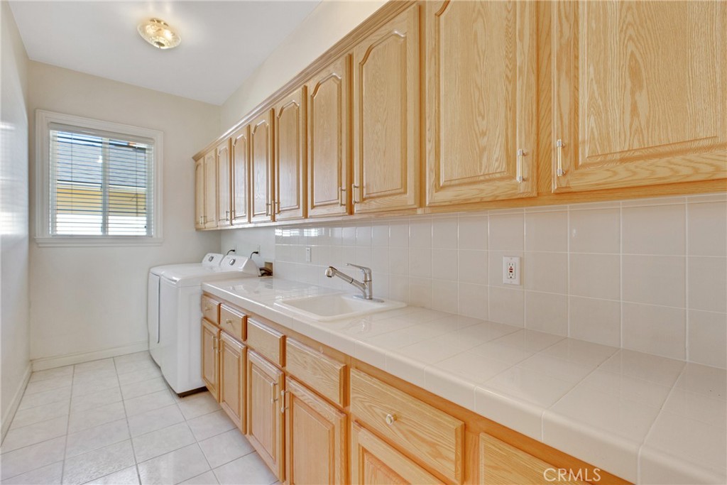 134 E Las Flores Ave