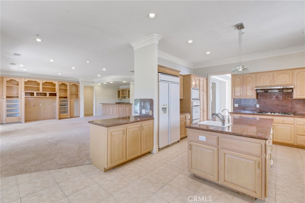 134 E Las Flores Ave