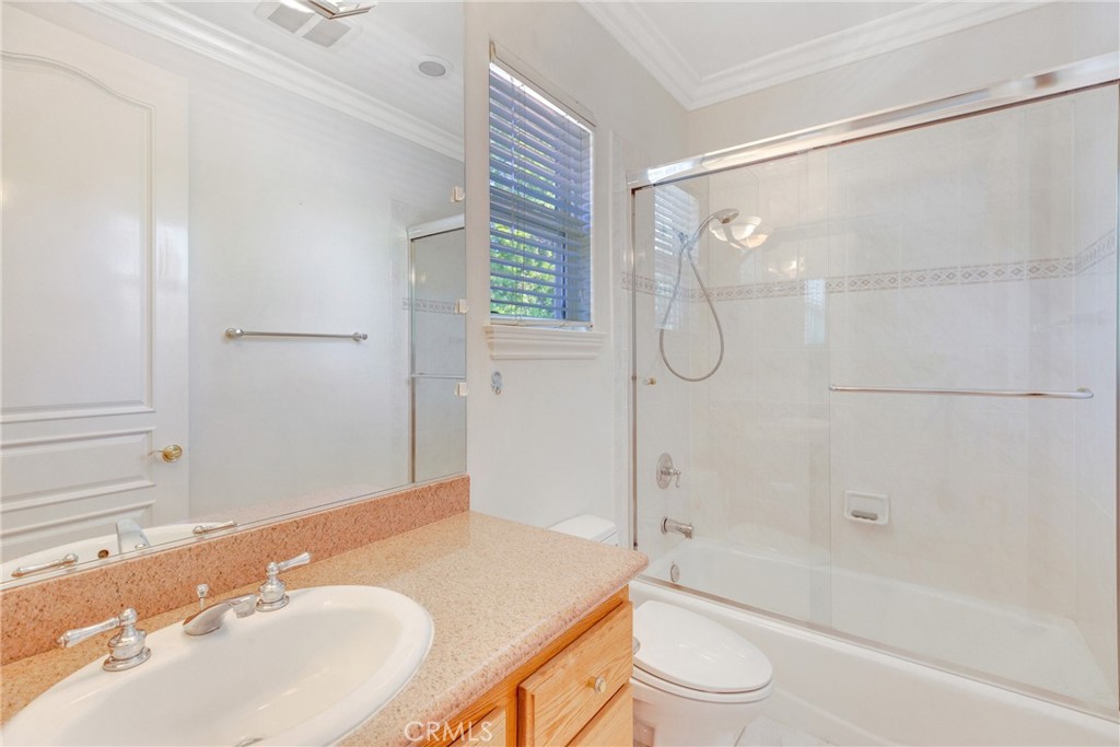 134 E Las Flores Ave