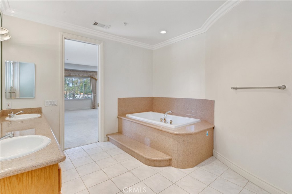 134 E Las Flores Ave