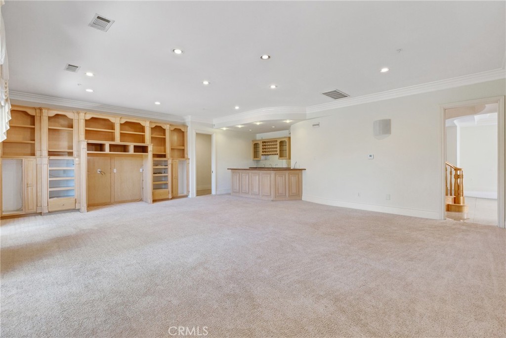 134 E Las Flores Ave