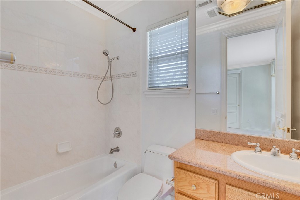 134 E Las Flores Ave