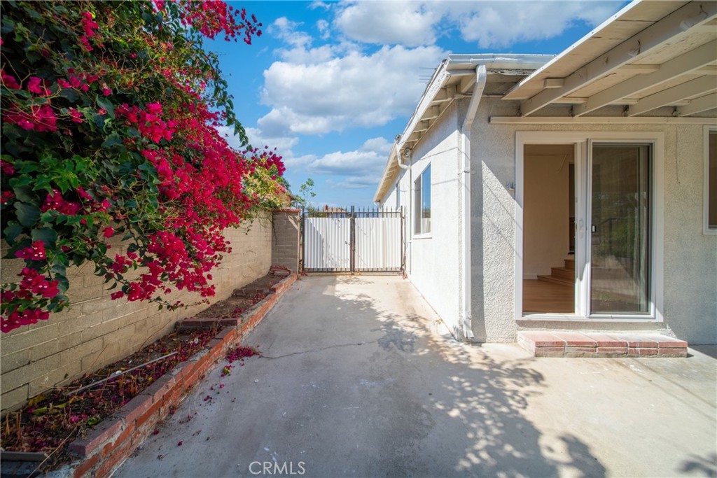 336 E Arlight Street