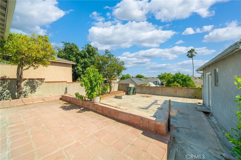 336 E Arlight Street