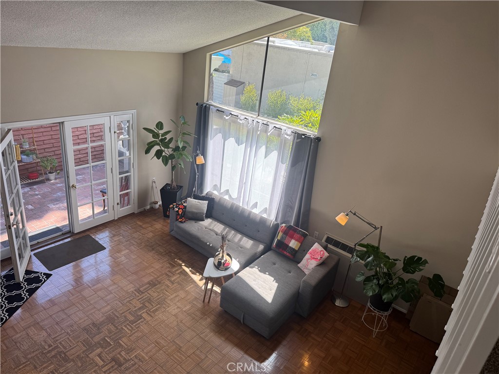 2037 Via Mariposa East C