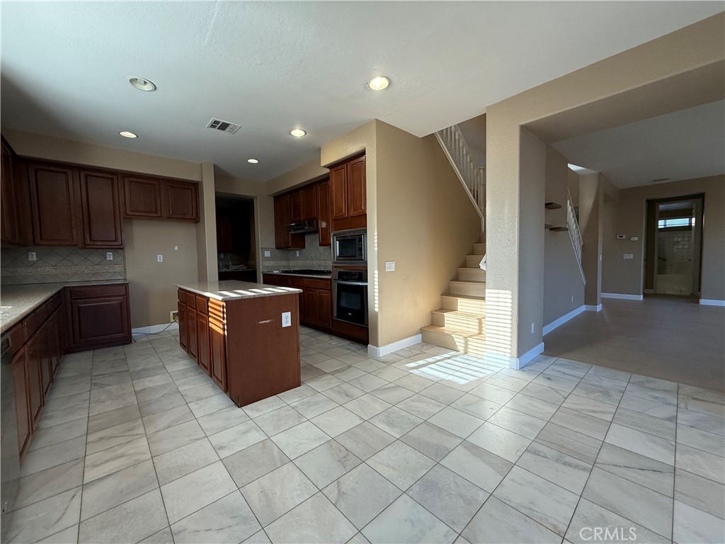 2420 Lenai Cir