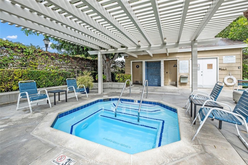 43 Riverstone