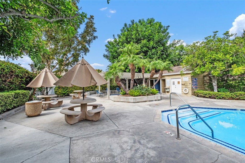 43 Riverstone