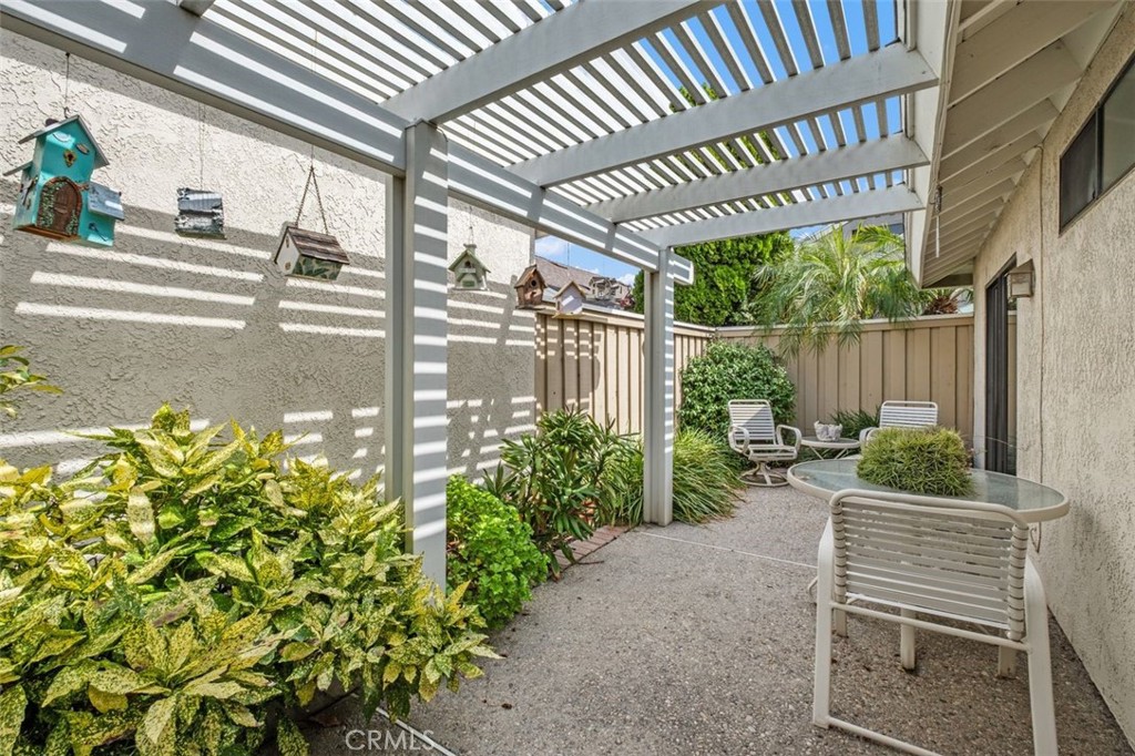 43 Riverstone