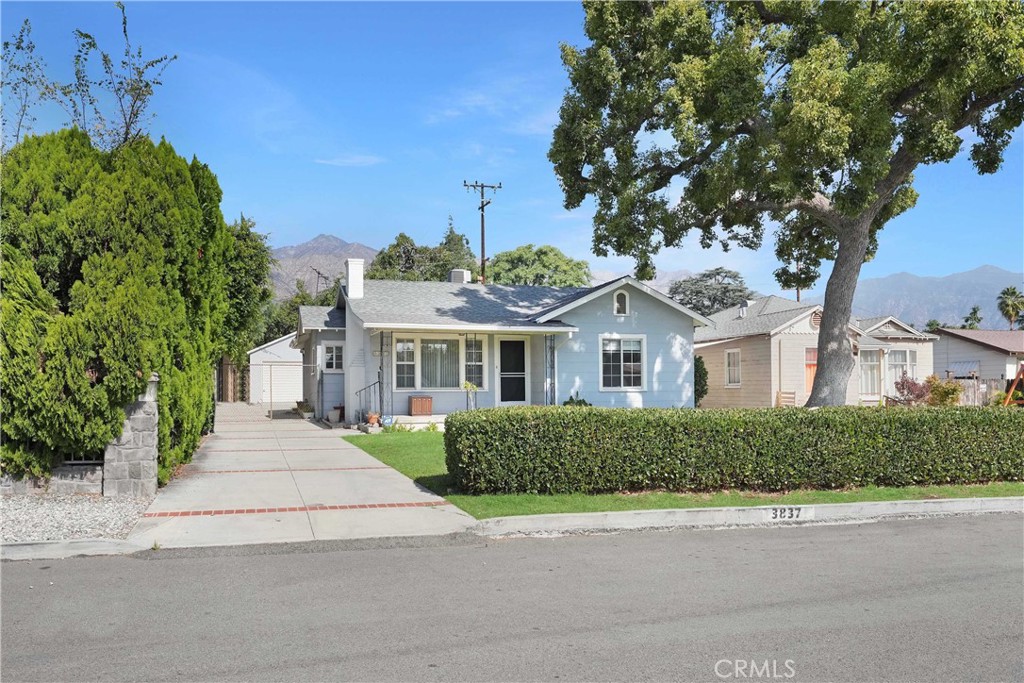 3837 Mountain View Avenue