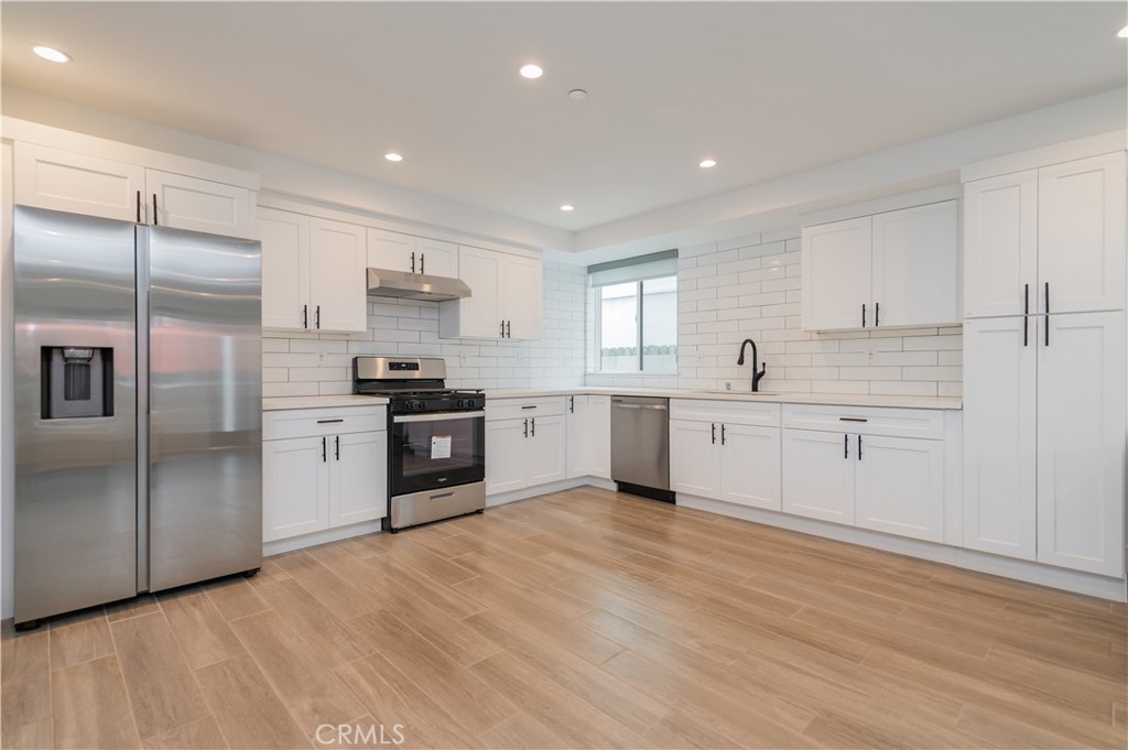 5652 La Mirada Avenue