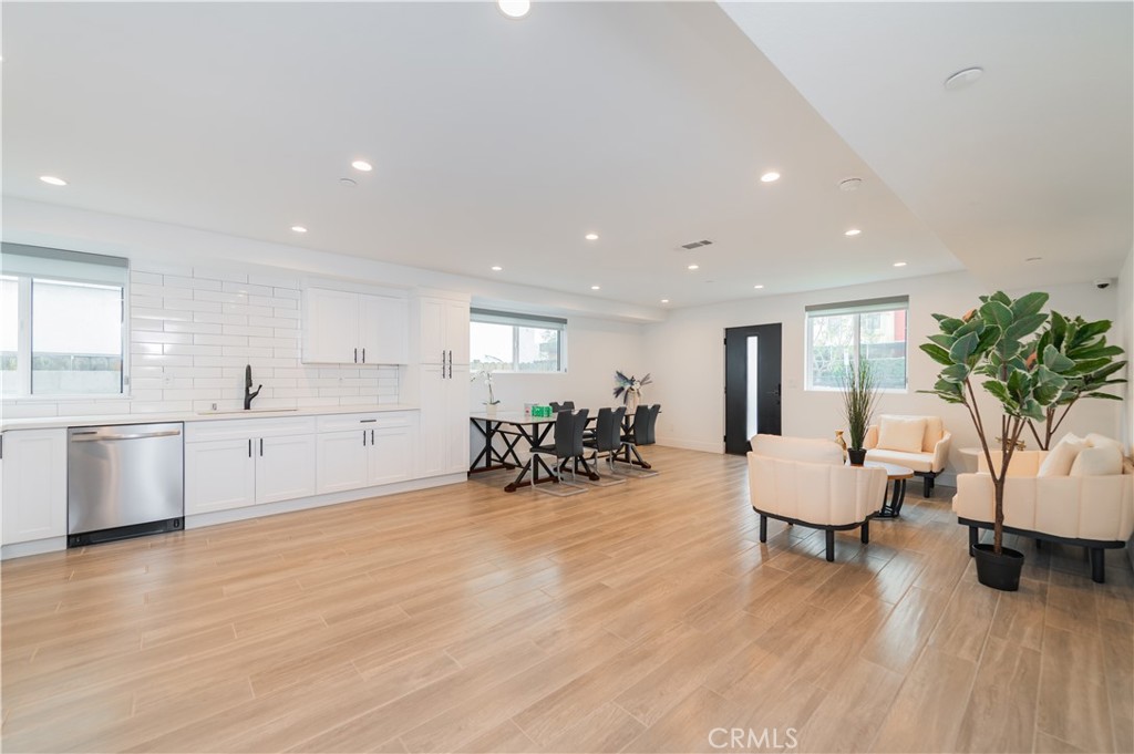 5652 La Mirada Avenue