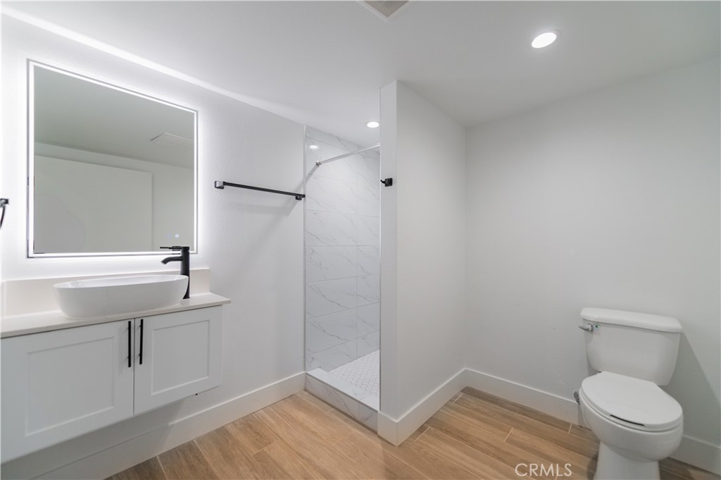 5652 La Mirada Avenue