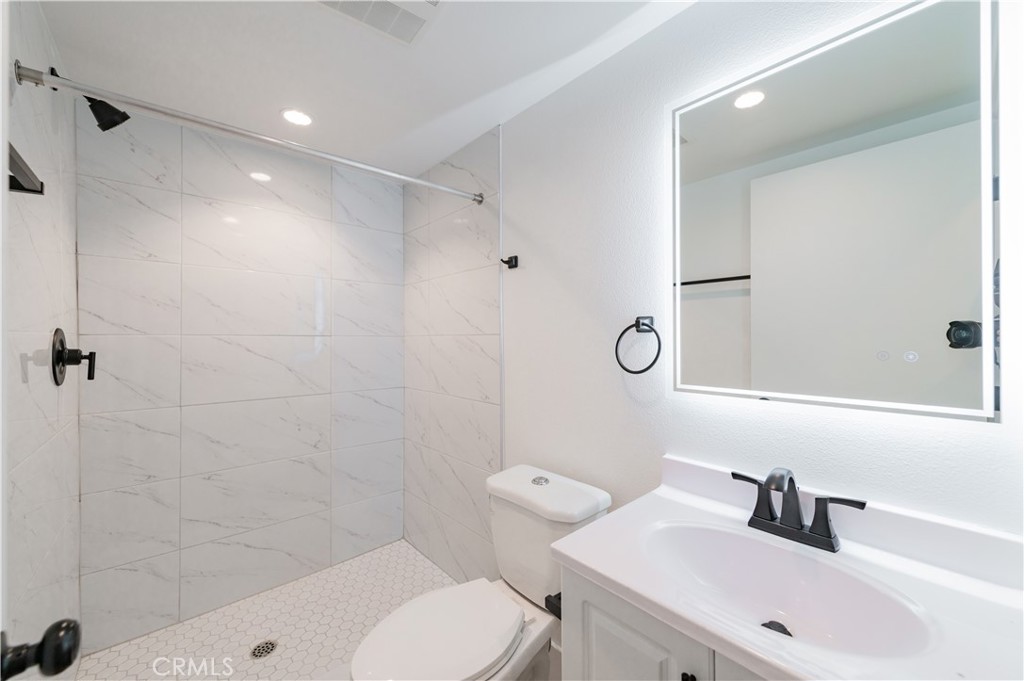 5652 La Mirada Avenue