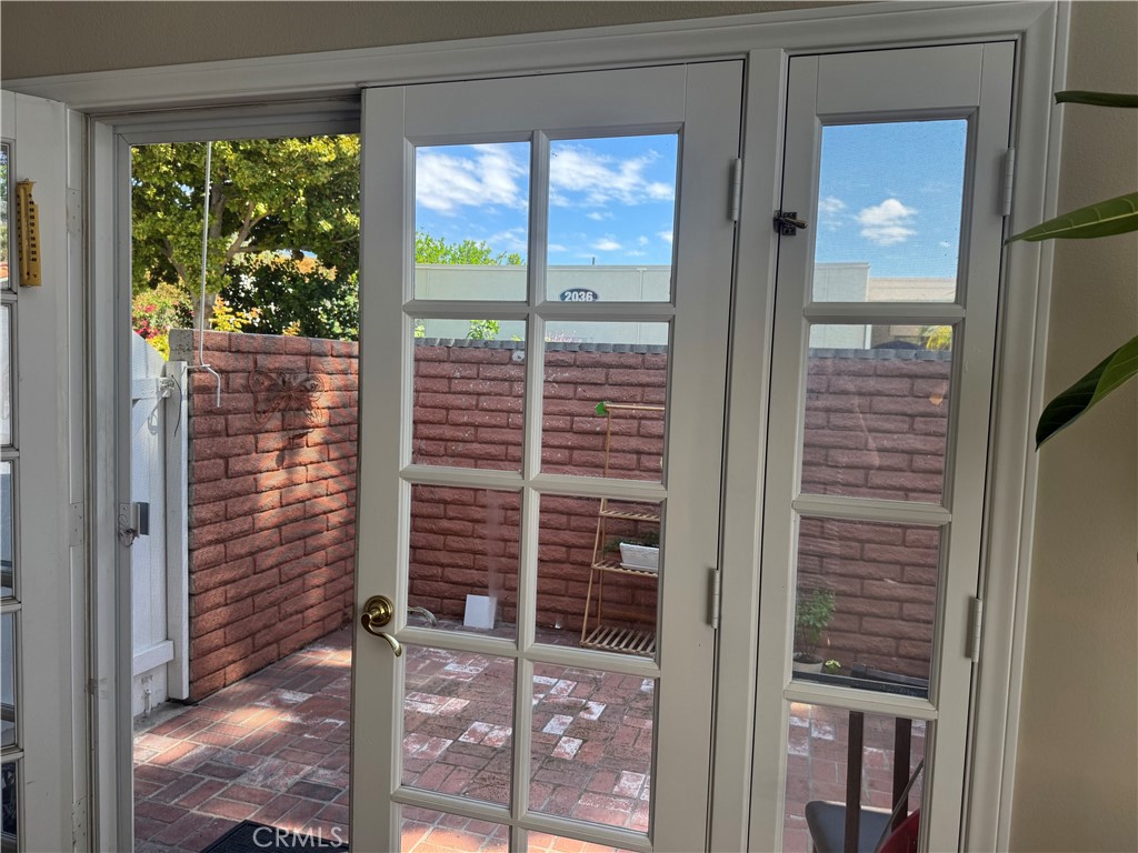 2037 Via Mariposa East C