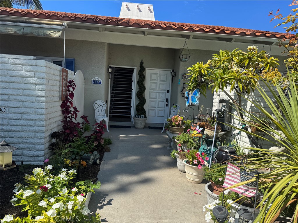 2037 Via Mariposa East C