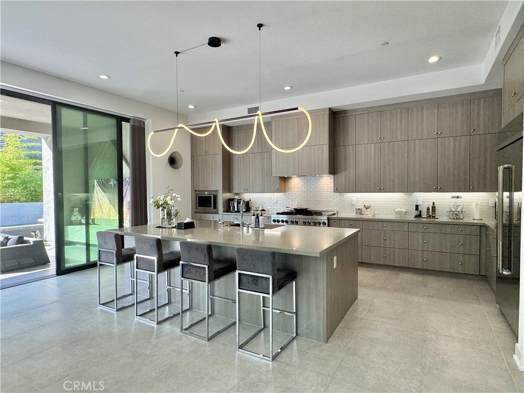 20401 W Aberdeen Lane