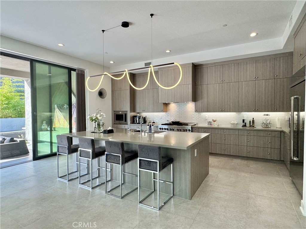 20401 W Aberdeen Lane