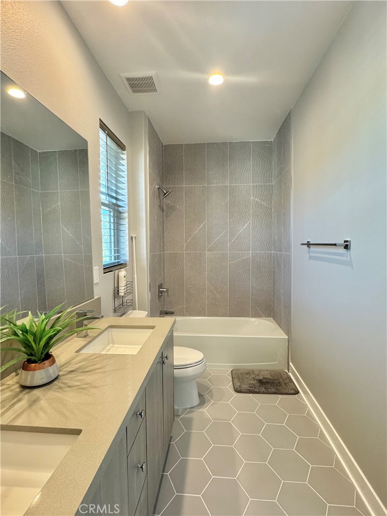 20401 W Aberdeen Lane