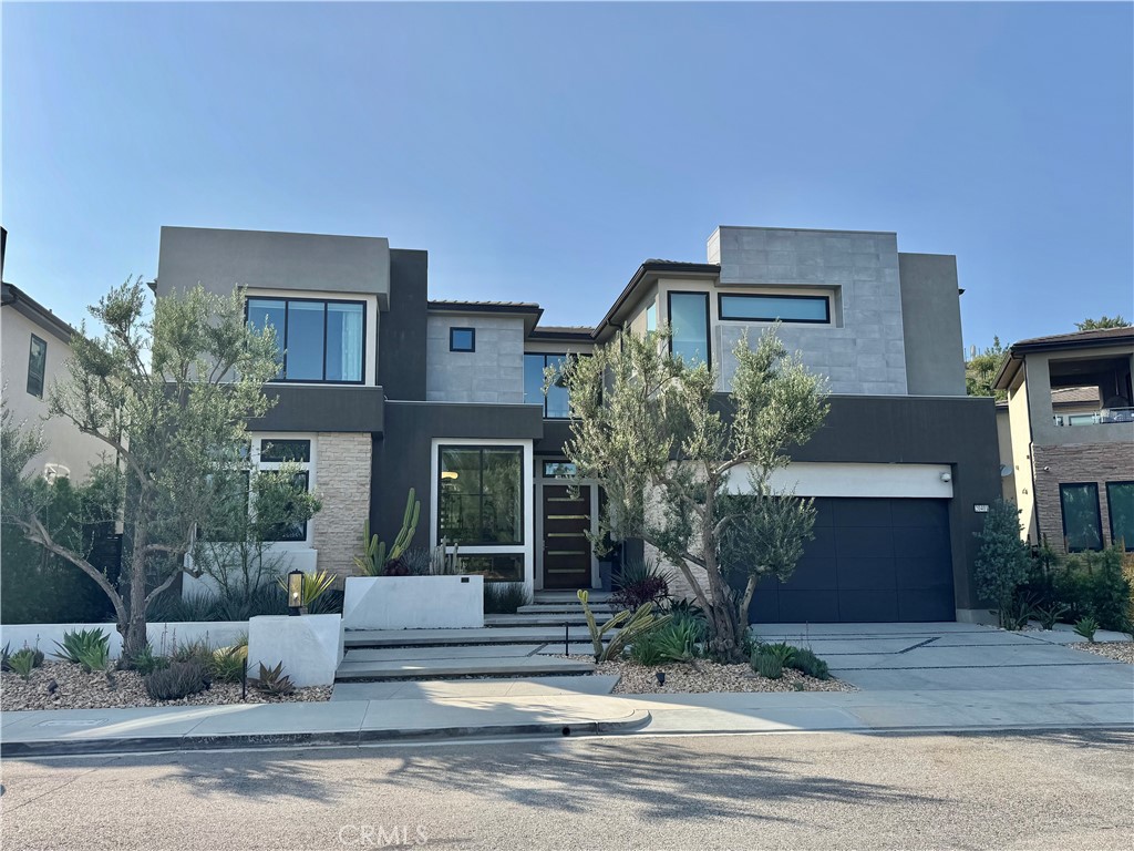 20401 W Aberdeen Lane