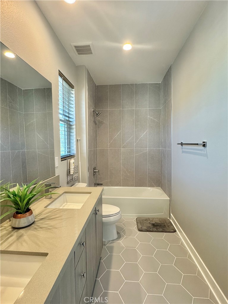 20401 W Aberdeen Lane