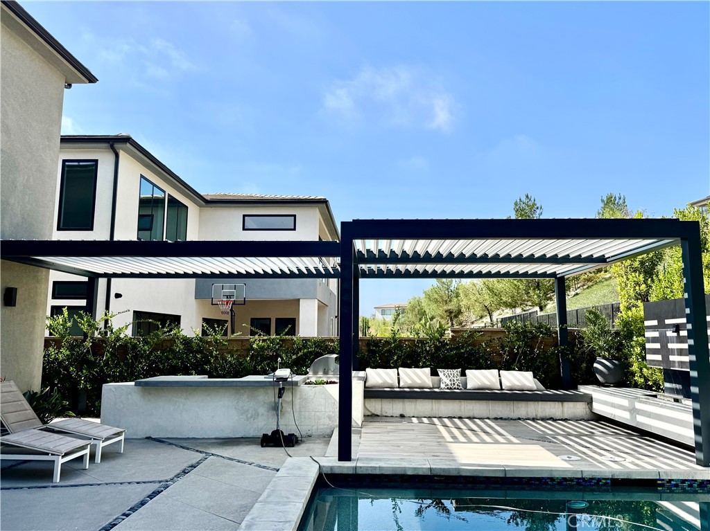 20401 W Aberdeen Lane