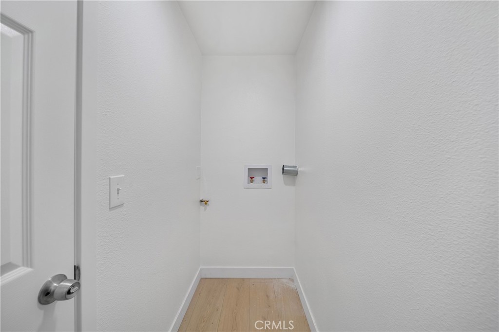 2035 Las Colinas Ave