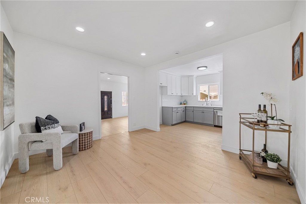 2035 Las Colinas Ave