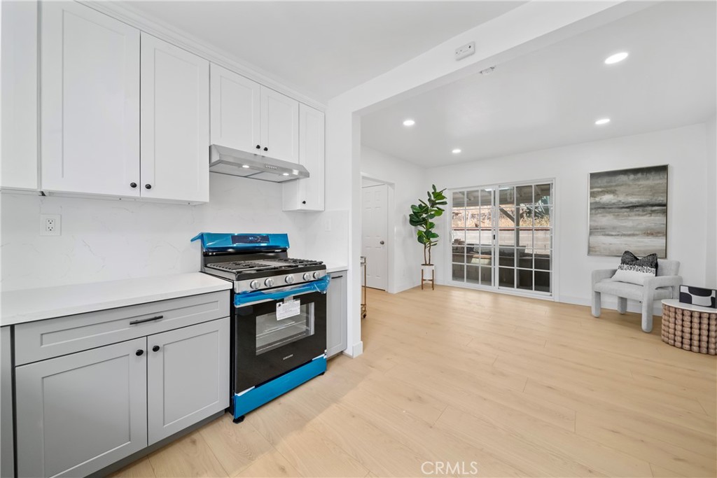 2035 Las Colinas Ave