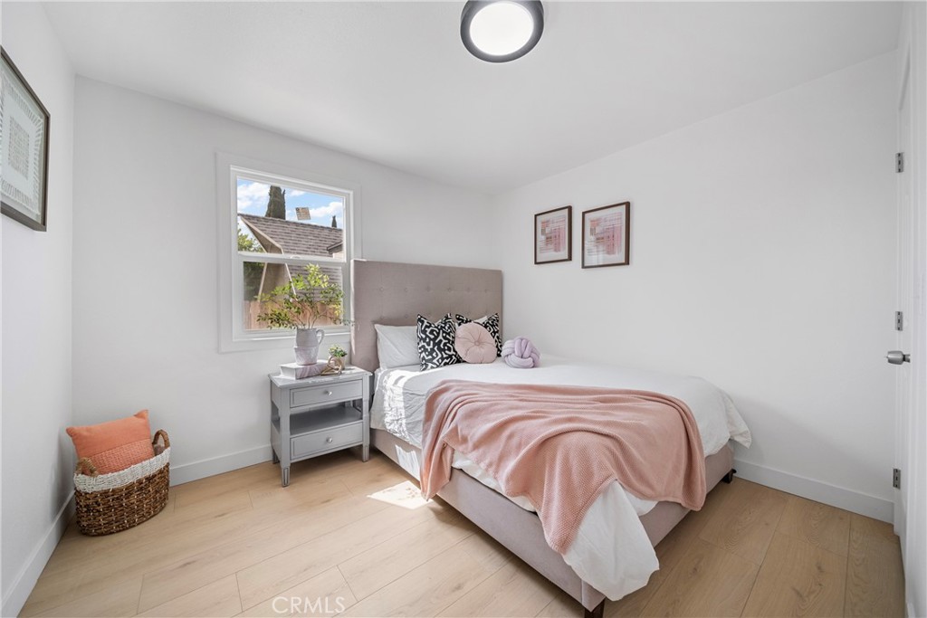 2035 Las Colinas Ave