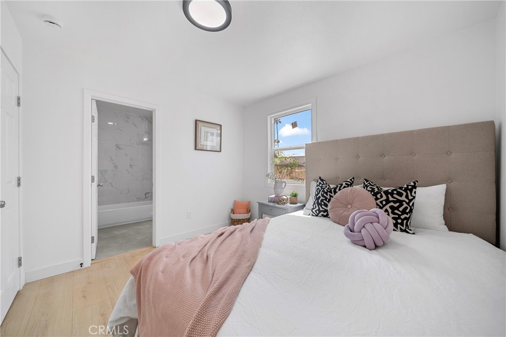 2035 Las Colinas Ave