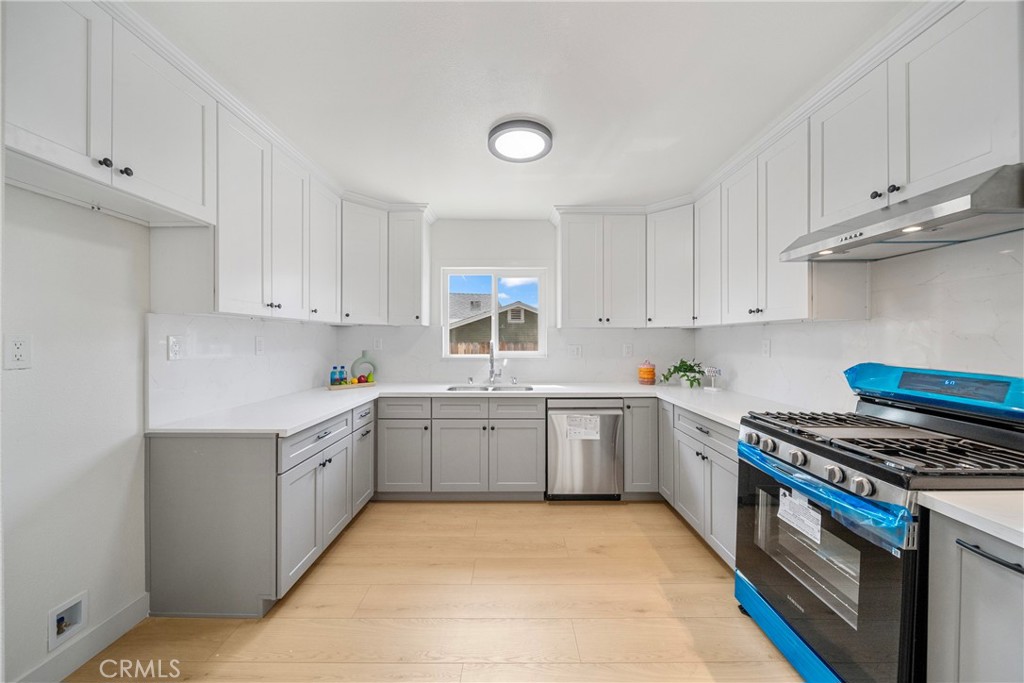 2035 Las Colinas Ave