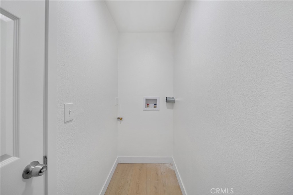 2035 Las Colinas Ave