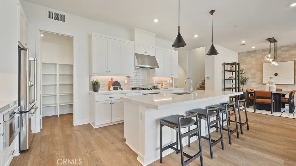 945 Walnut Terrace