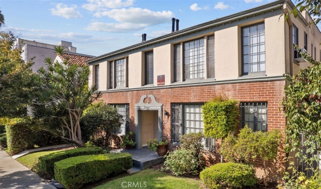 209 S Reeves