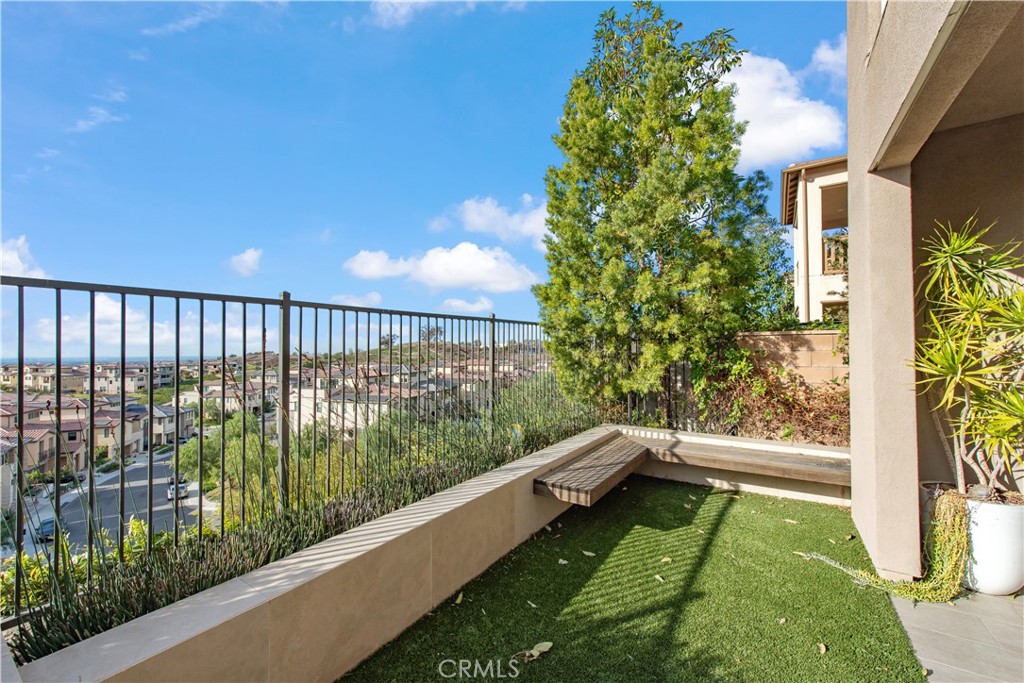 551 Serrano Summit