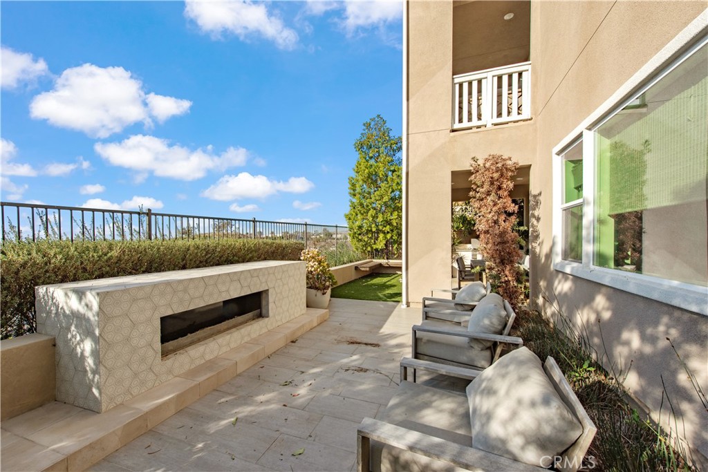 551 Serrano Summit