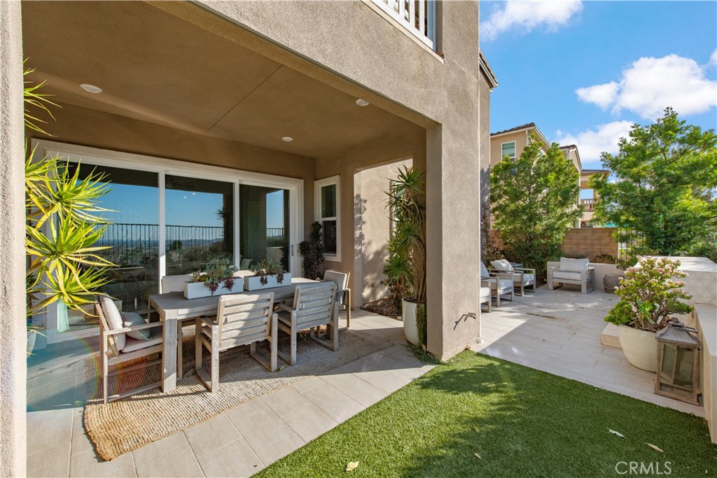 551 Serrano Summit
