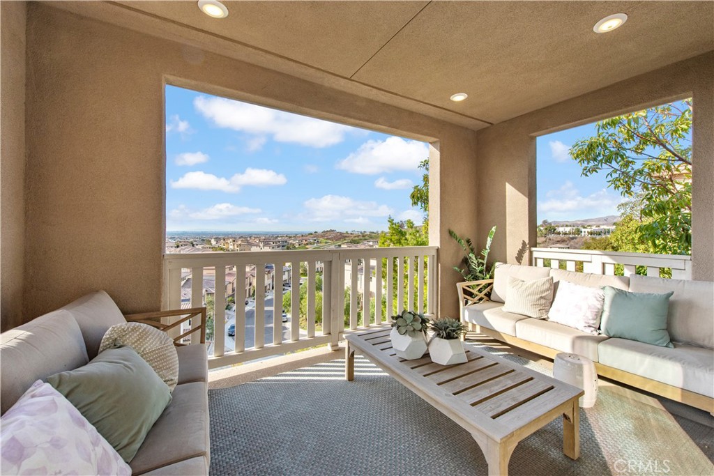 551 Serrano Summit
