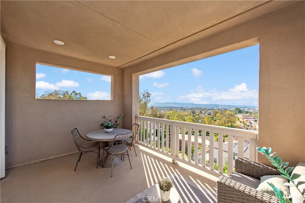 551 Serrano Summit