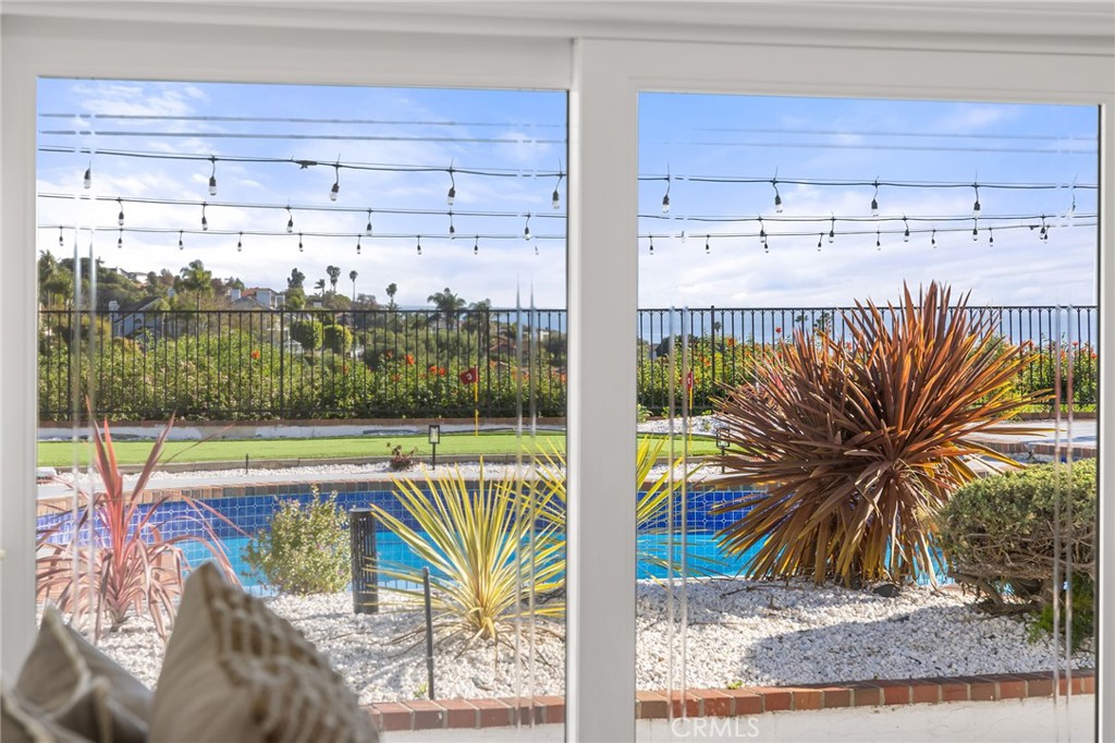 27001 Calle Esperanza