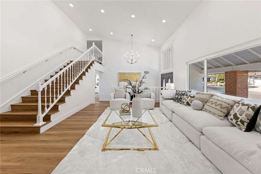 27001 Calle Esperanza