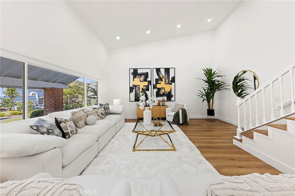 27001 Calle Esperanza