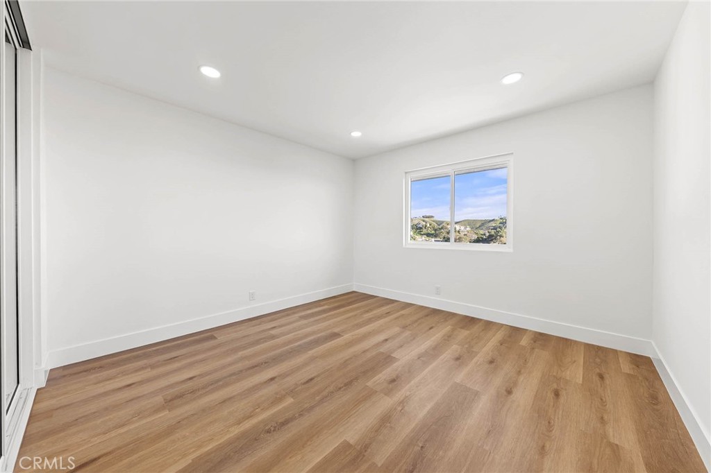 27001 Calle Esperanza