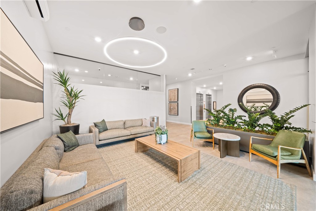 2510 Rivington