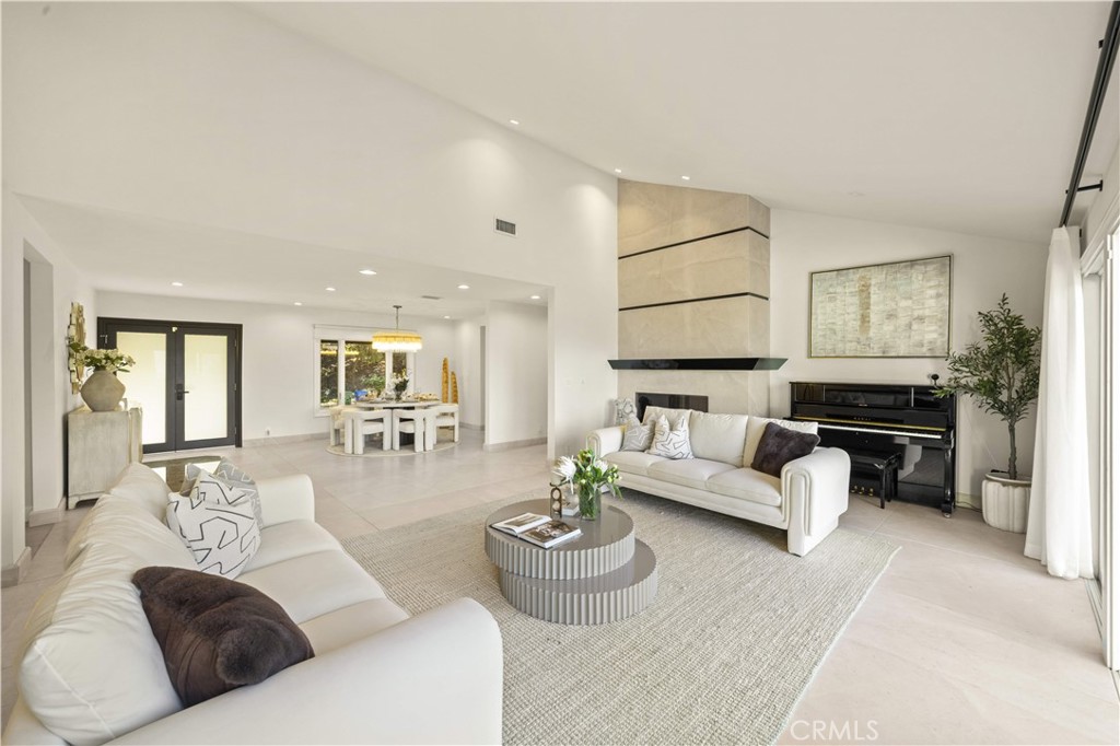 16935 Esquira Pl