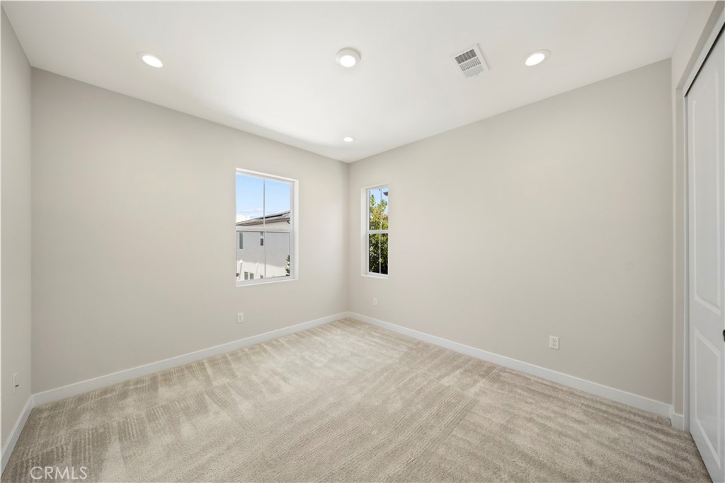 220 Edna Pkwy