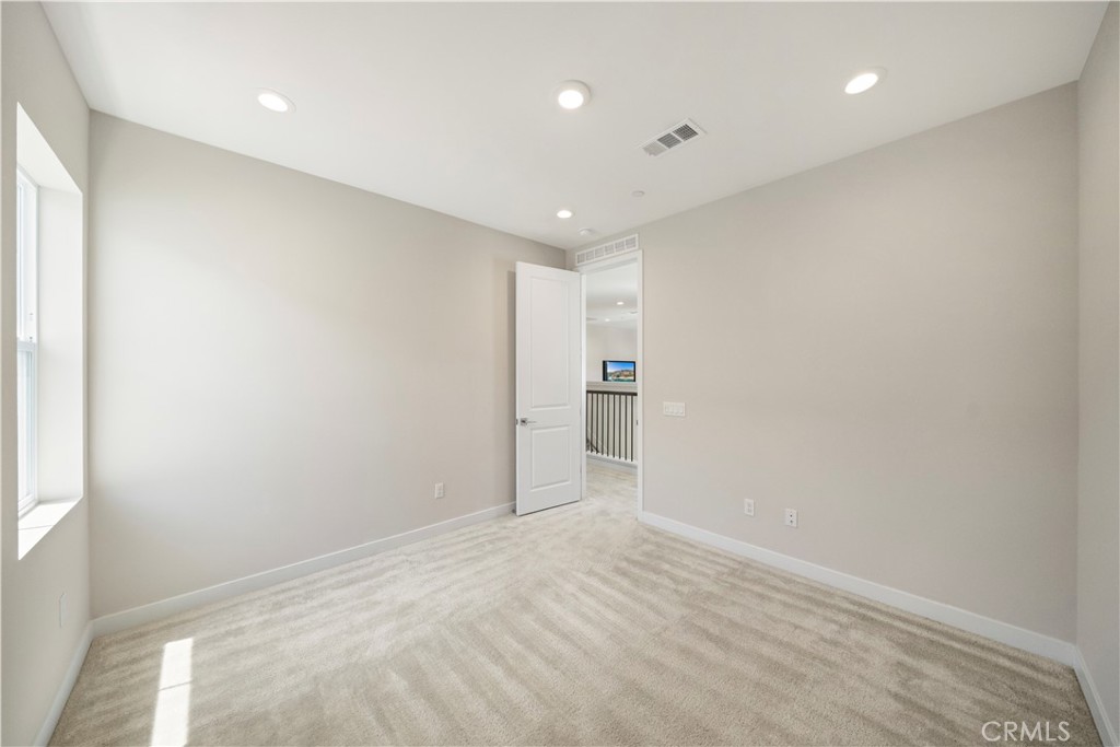 220 Edna Pkwy