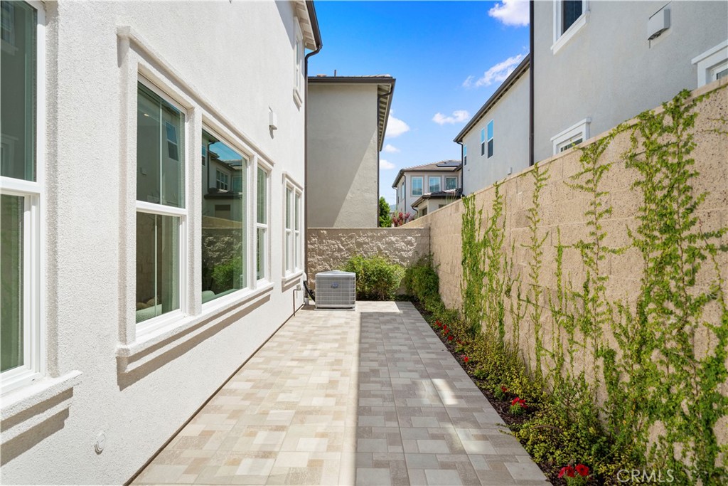 220 Edna Pkwy