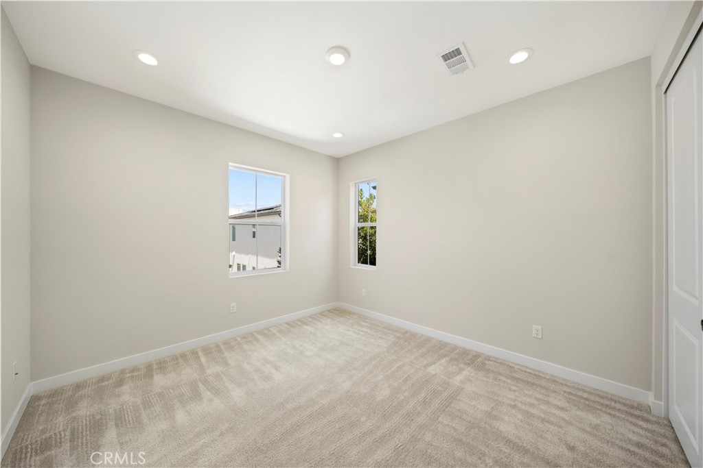 220 Edna Pkwy